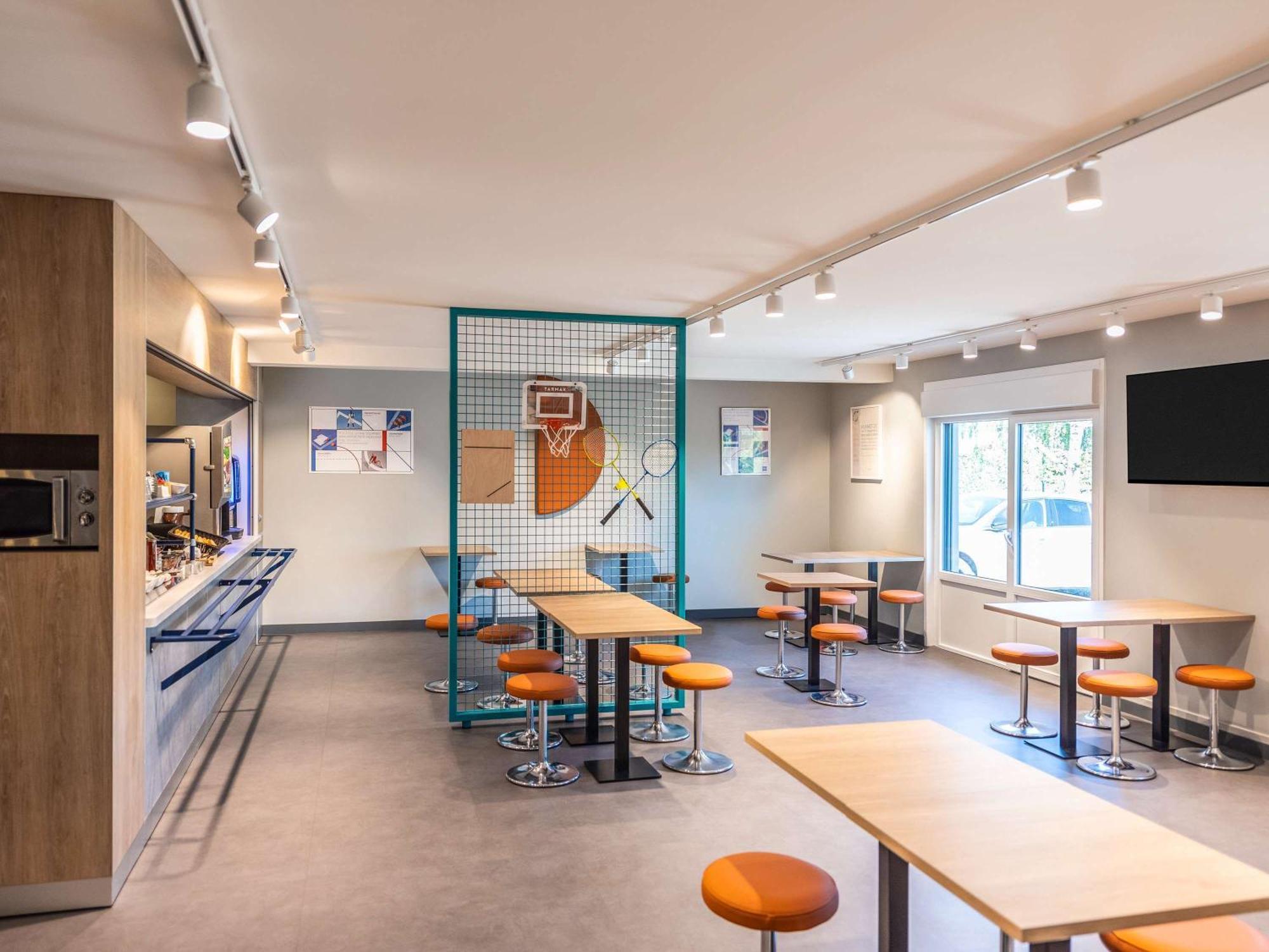 Ibis Budget Villefranche Limas Eksteriør bilde