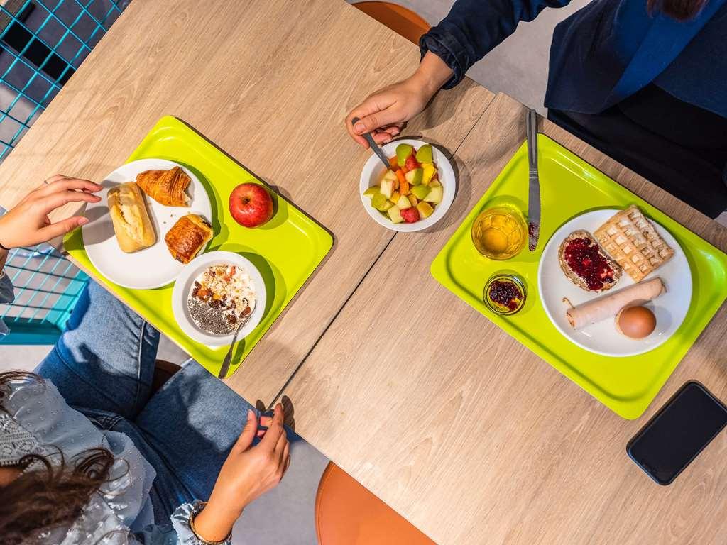 Ibis Budget Villefranche Limas Restaurant bilde